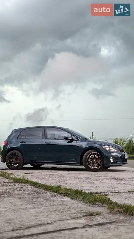 Volkswagen Golf GTI