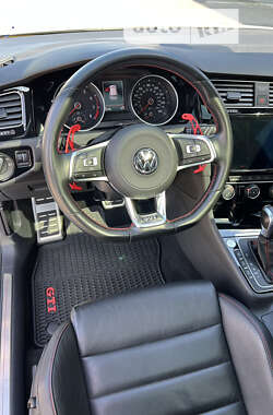 Хэтчбек Volkswagen Golf GTI 2020 в 