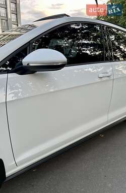 Хэтчбек Volkswagen Golf GTI 2016 в 