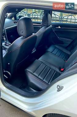 Хэтчбек Volkswagen Golf GTI 2016 в 