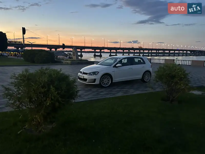Volkswagen Golf GTI