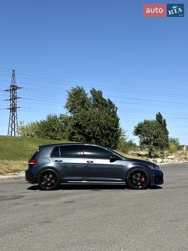 Хэтчбек Volkswagen Golf GTI 2019 в Днепре