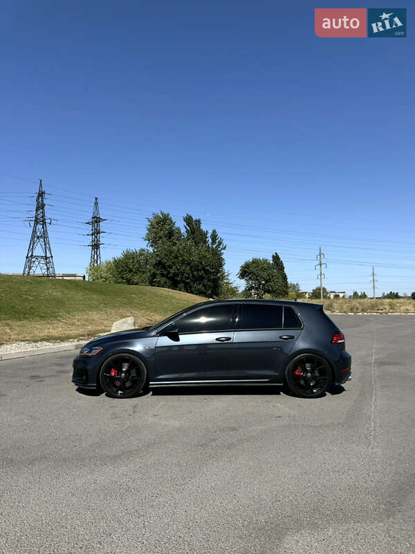 Хэтчбек Volkswagen Golf GTI 2019 в Днепре