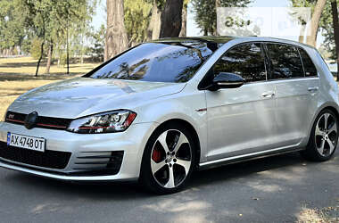 Хэтчбек Volkswagen Golf GTI 2015 в Киеве