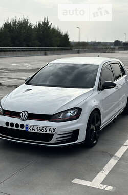 Хэтчбек Volkswagen Golf GTI 2015 в Киеве