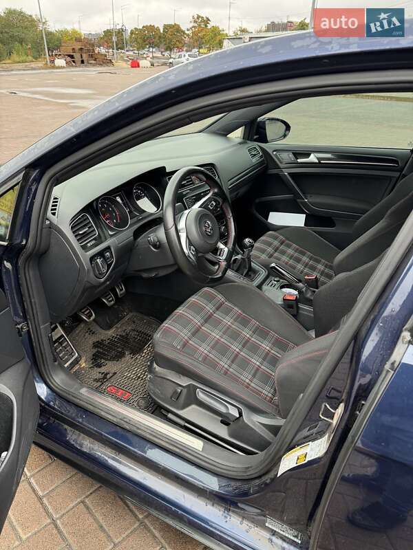 Хэтчбек Volkswagen Golf GTI 2015 в Киеве