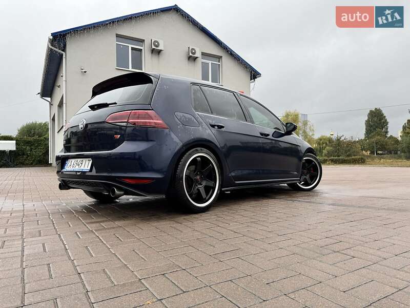 Хэтчбек Volkswagen Golf GTI 2015 в Киеве