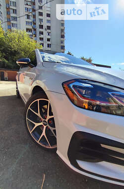 Хэтчбек Volkswagen Golf GTI 2020 в 