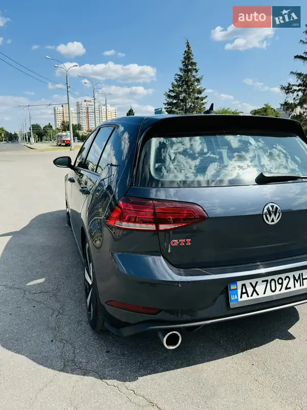 Volkswagen Golf GTI