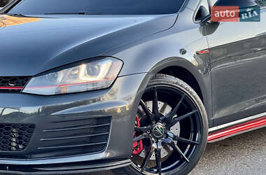 Хетчбек Volkswagen Golf GTI 2016 в Києві