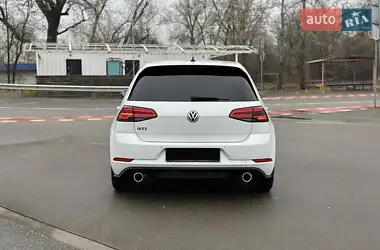 Volkswagen Golf GTI 2020