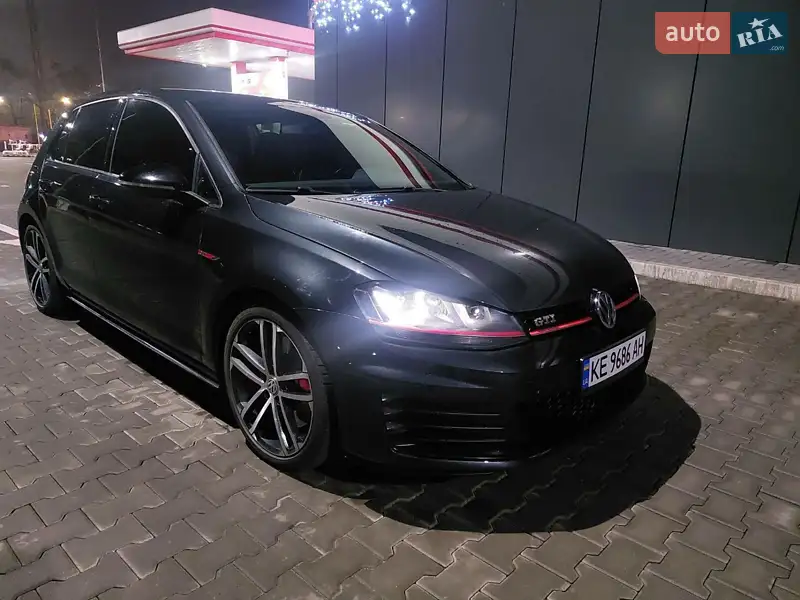 Хэтчбек Volkswagen Golf GTI 2017 в 