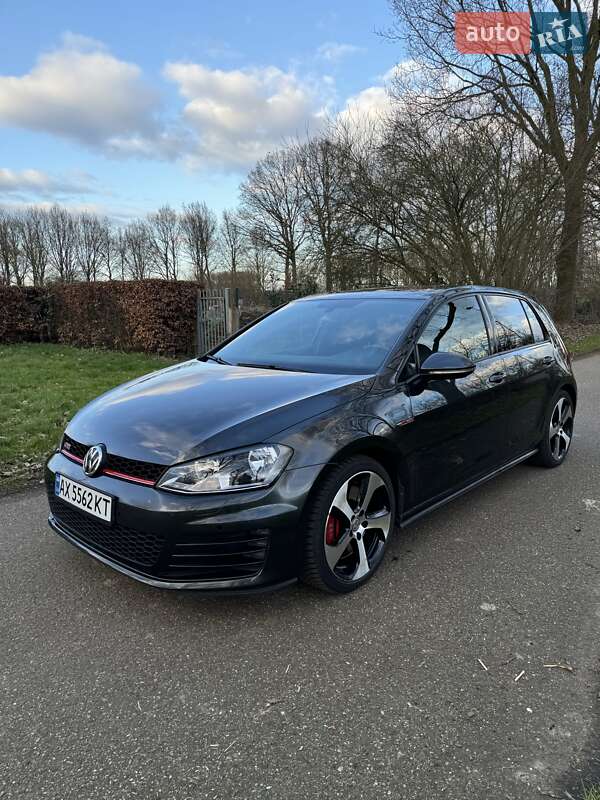 Хэтчбек Volkswagen Golf GTI 2015 в Киеве