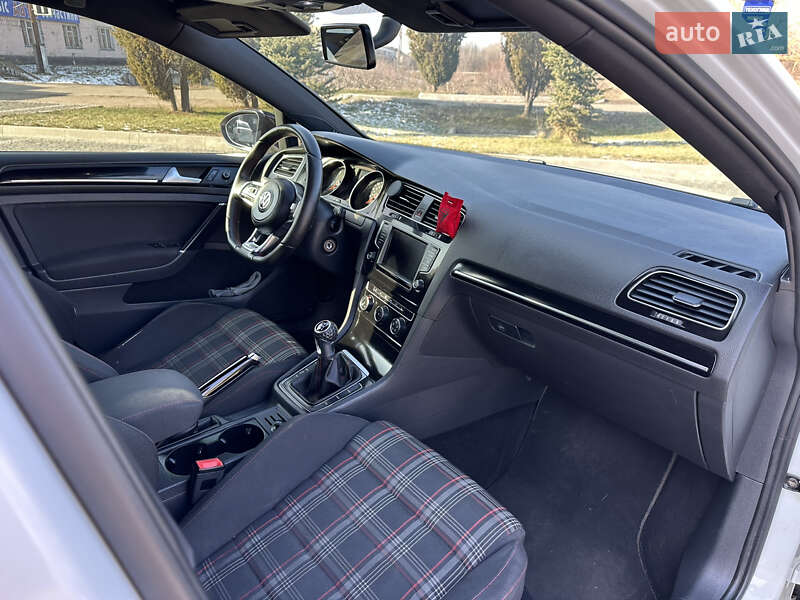 Хэтчбек Volkswagen Golf GTI 2015 в Пирятине