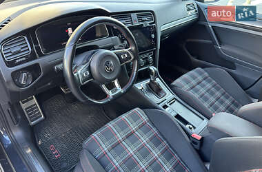 Хетчбек Volkswagen Golf GTI 2017 в 