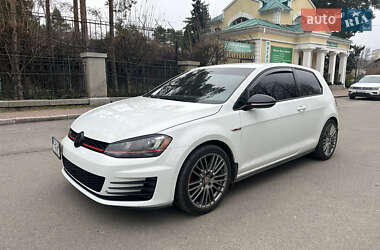 Хэтчбек Volkswagen Golf GTI 2015 в 