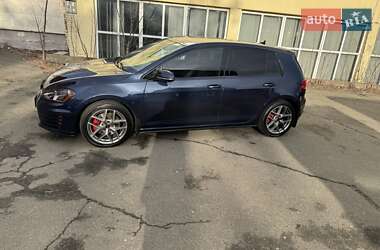 Хетчбек Volkswagen Golf GTI 2015 в 