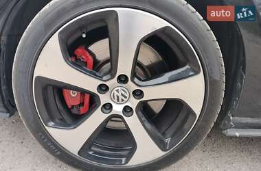 Хэтчбек Volkswagen Golf GTI 2015 в 