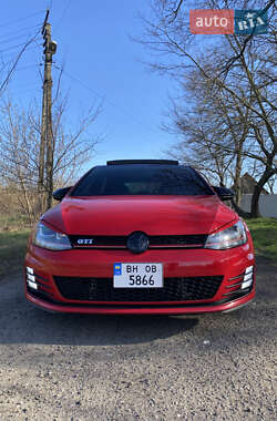 Хэтчбек Volkswagen Golf GTI 2014 в 