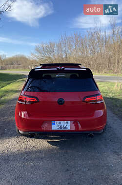 Хэтчбек Volkswagen Golf GTI 2014 в 