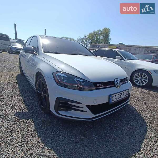 Хетчбек Volkswagen Golf GTI 2020 в 