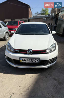 Хэтчбек Volkswagen Golf GTI 2011 в 