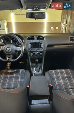 Хэтчбек Volkswagen Golf GTI 2010 в 