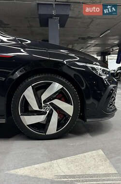 Хэтчбек Volkswagen Golf GTI 2022 в 