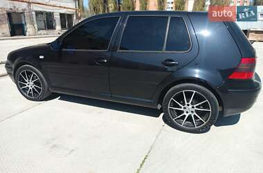 Хетчбек Volkswagen Golf GTI 2000 в 