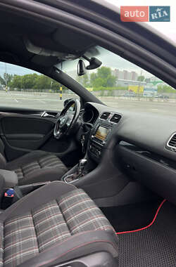Хетчбек Volkswagen Golf GTI 2011 в 