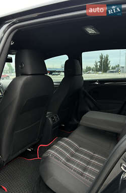 Хетчбек Volkswagen Golf GTI 2011 в 