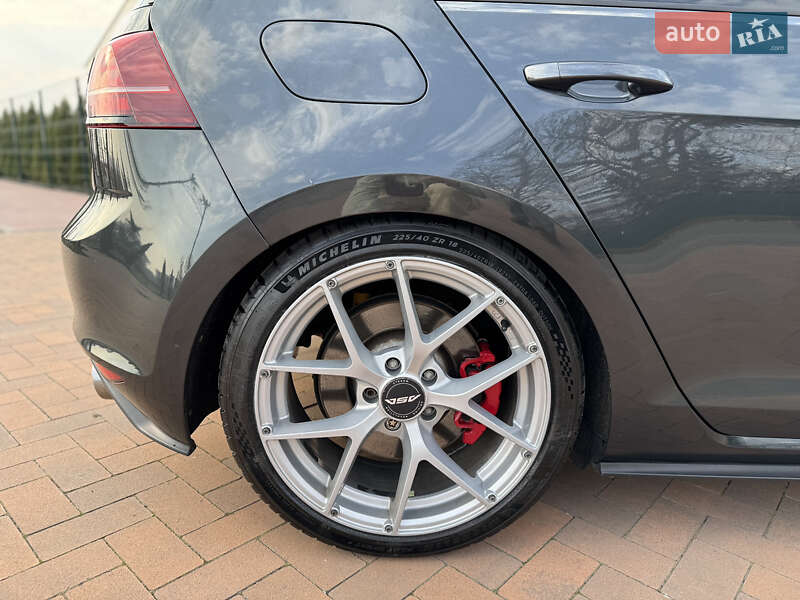 Хетчбек Volkswagen Golf GTI 2016 в Києві