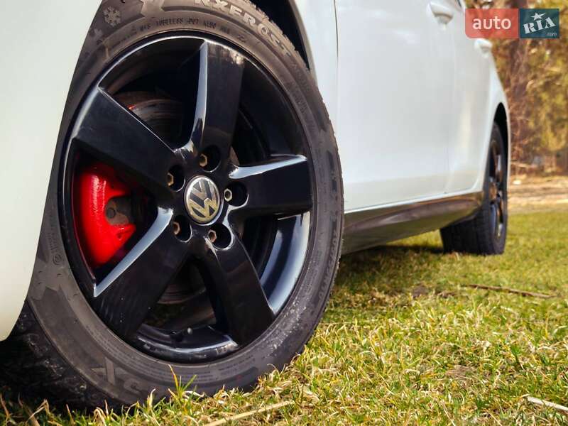 Хэтчбек Volkswagen Golf GTI 2010 в Киеве