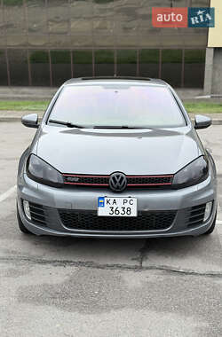 Хэтчбек Volkswagen Golf GTI 2011 в 