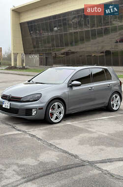 Хэтчбек Volkswagen Golf GTI 2011 в 