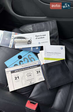 Хэтчбек Volkswagen Golf GTI 2011 в 