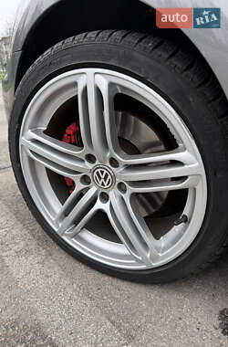 Хэтчбек Volkswagen Golf GTI 2011 в 