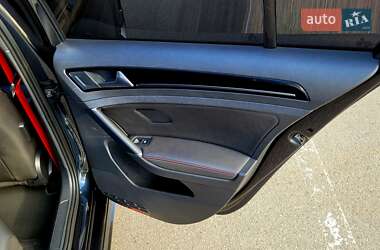Хетчбек Volkswagen Golf GTI 2015 в 