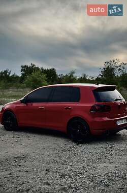 Хетчбек Volkswagen Golf GTI 2012 в 