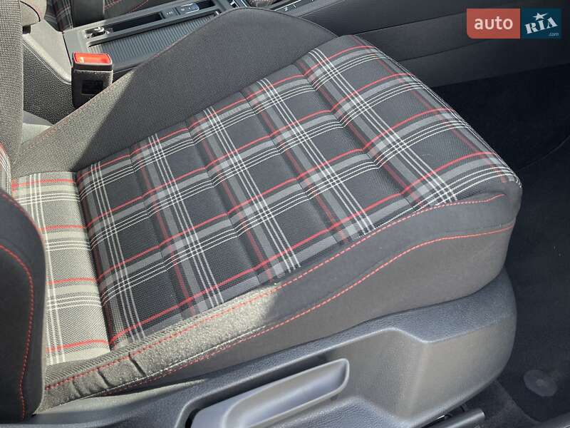 Хетчбек Volkswagen Golf GTI 2017 в Києві