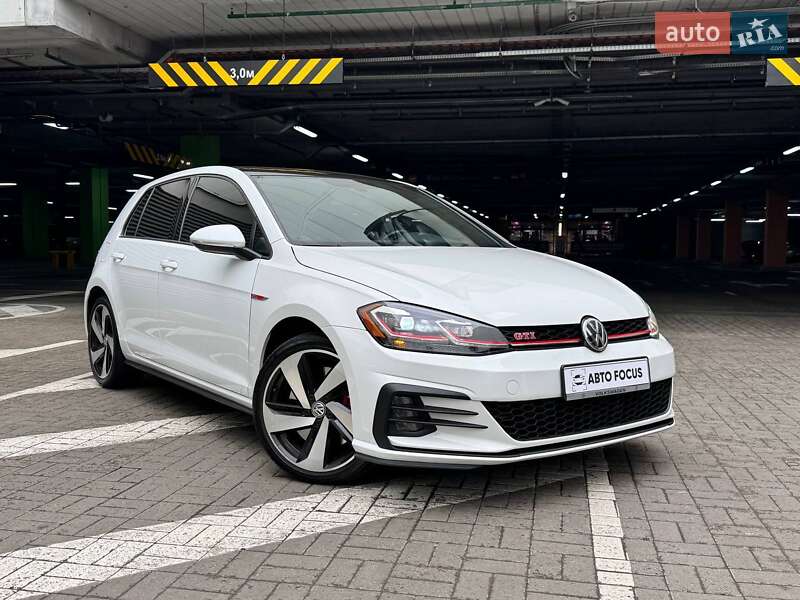 Хетчбек Volkswagen Golf GTI 2020 в 