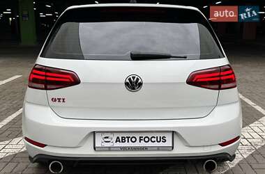 Хетчбек Volkswagen Golf GTI 2020 в 