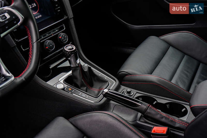 Хэтчбек Volkswagen Golf GTI 2019 в Житомире