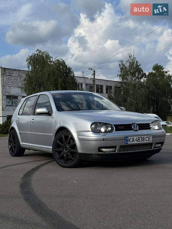 Хэтчбек Volkswagen Golf GTI 2001 в 