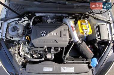 Хэтчбек Volkswagen Golf GTI 2016 в Киеве