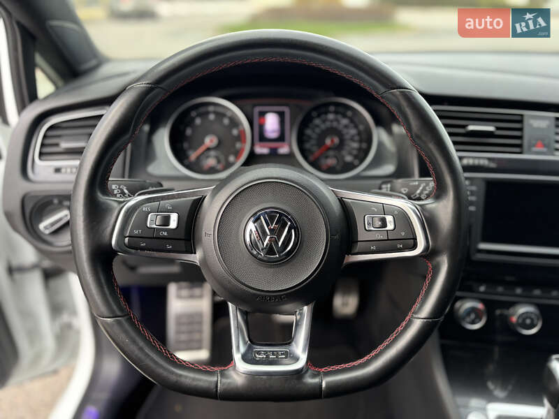 Хэтчбек Volkswagen Golf GTI 2016 в Киеве