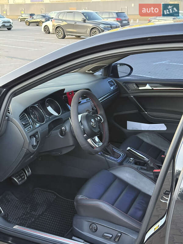 Хетчбек Volkswagen Golf GTI 2016 в Києві