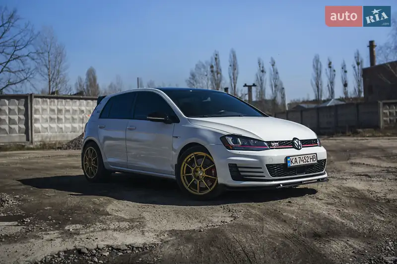 Volkswagen Golf GTI