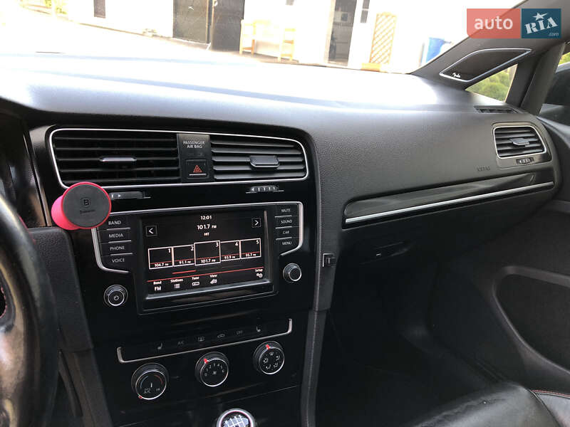 Хетчбек Volkswagen Golf GTI 2016 в Львові