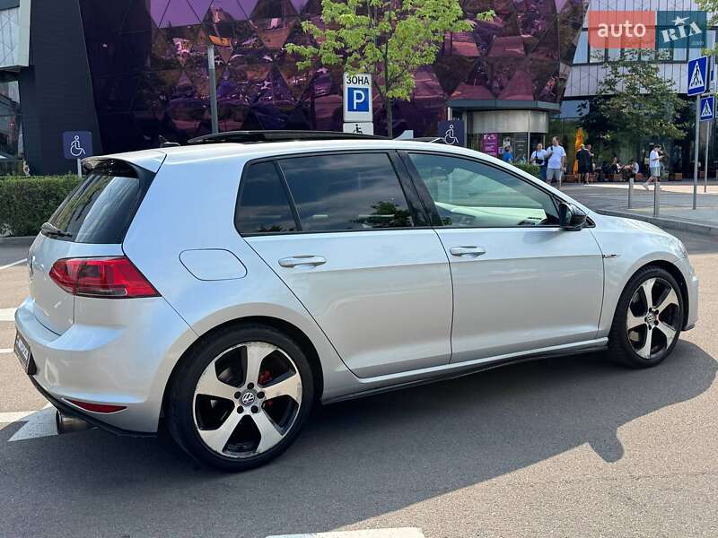 Хетчбек Volkswagen Golf GTI 2014 в Києві